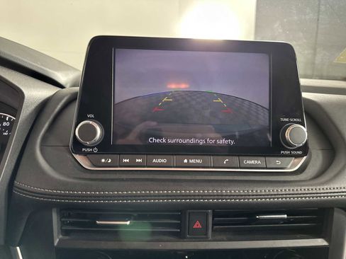 Used 2024 Nissan Rogue SV image 20