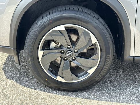 Certified 2024 Nissan Rogue SV FWD image 11