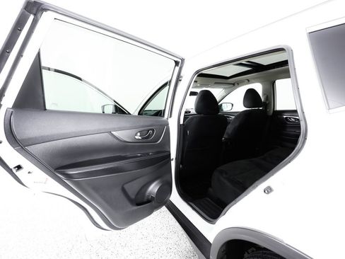 Used 2015 Nissan Rogue SV AWD/4WD image 16