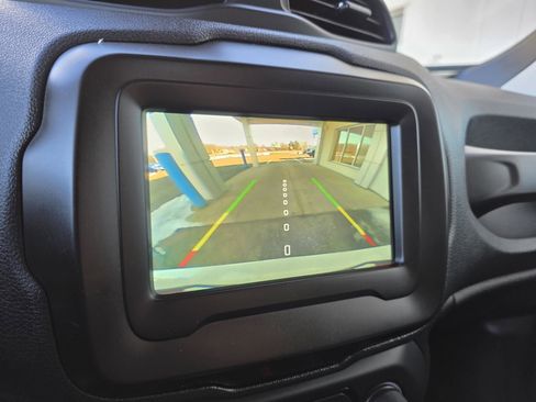 Used 2019 Jeep Renegade Latitude w/ Cold Weather Group image 8