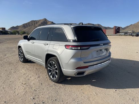 Used 2023 Jeep Grand Cherokee Overland w/ Adv Protech Group III AWD/4WD image 3