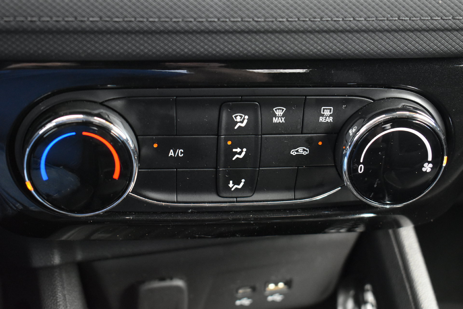 Used 2025 Chevrolet TrailBlazer LT AWD/4WD image 27