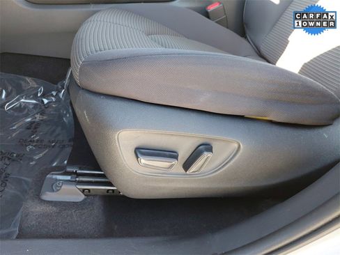 Used 2024 Toyota Highlander LE image 29