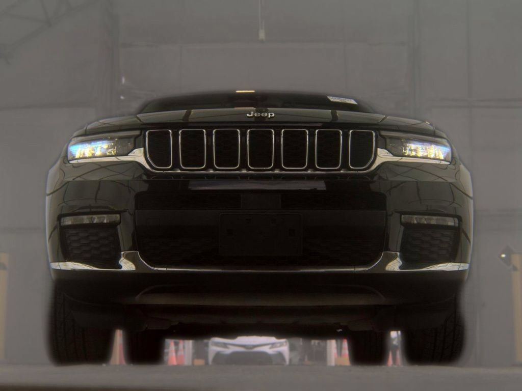Used 2021 Jeep Grand Cherokee L Limited AWD/4WD image 2