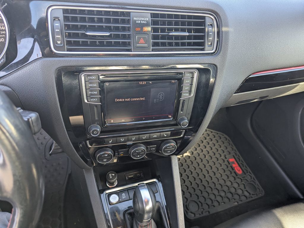 Used 2018 Volkswagen Jetta GLI FWD image 15
