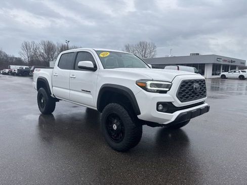 Used 2020 Toyota Tacoma TRD Off-Road w/ TRD Premium Off Road Package image 8