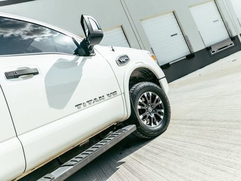 Used 2018 Nissan Titan PRO-4X w/ Pro-4x Convenience Package AWD/4WD image 27