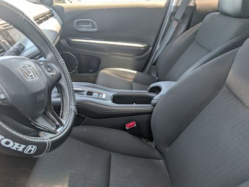 Used 2017 Honda HR-V EX image 8