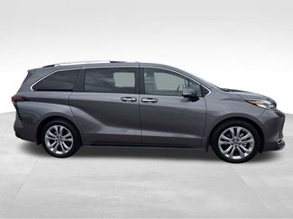 Used 2023 Toyota Sienna Platinum FWD video 2