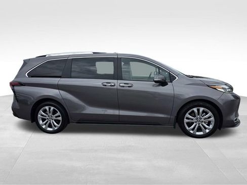 Used 2023 Toyota Sienna Platinum FWD image 2