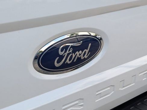 Used 2019 Ford F250 Lariat w/ Lariat Ultimate Package AWD/4WD image 12