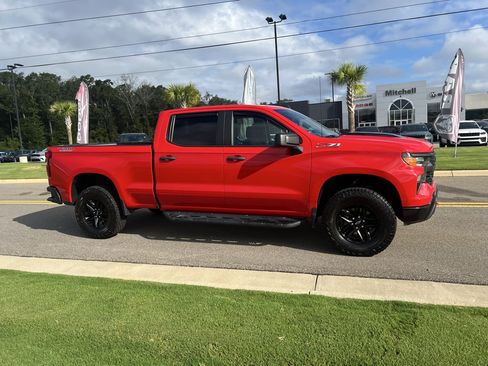 Used 2022 Chevrolet Silverado 1500 Custom Trail Boss w/ LPO, Dark Essentials Package AWD/4WD image 3