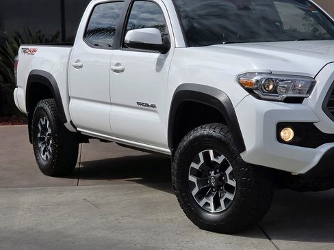 Used 2022 Toyota Tacoma TRD Off-Road w/ Technology Package image 4
