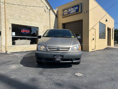 Used 2001 Toyota Sienna LE w/ LE Upgrade Pkg 2 FWD image 5