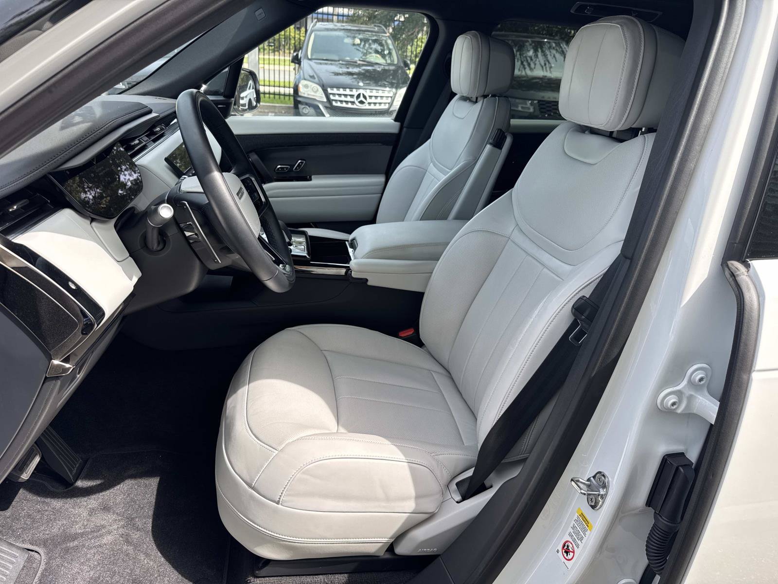 Certified 2025 Land Rover Range Rover Sport SE AWD/4WD image 22