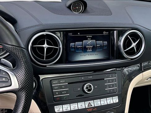 Used 2020 Mercedes-Benz SL 550 image 6