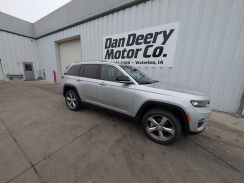 Used 2022 Jeep Grand Cherokee Limited image 21