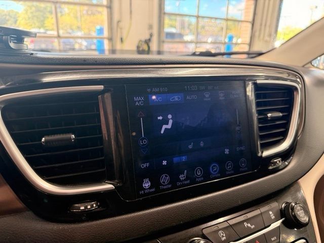 Used 2017 Chrysler Pacifica Touring-L Plus w/ Tire & Wheel Group FWD image 12