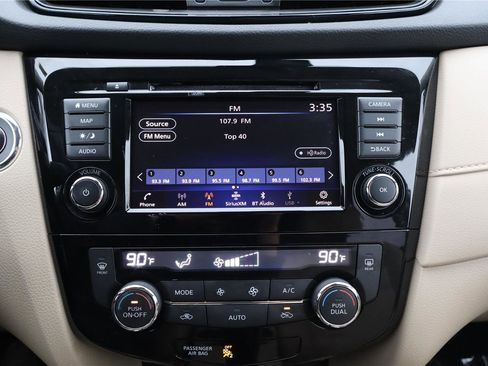 Used 2020 Nissan Rogue SV w/ Premium Package image 21