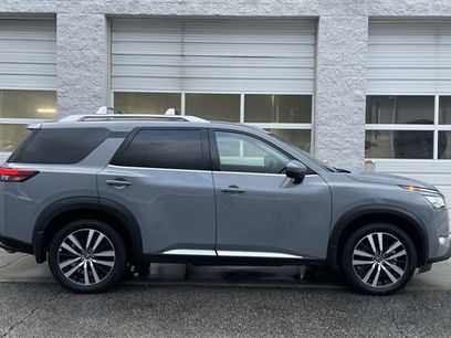Used 2025 Nissan Pathfinder Platinum