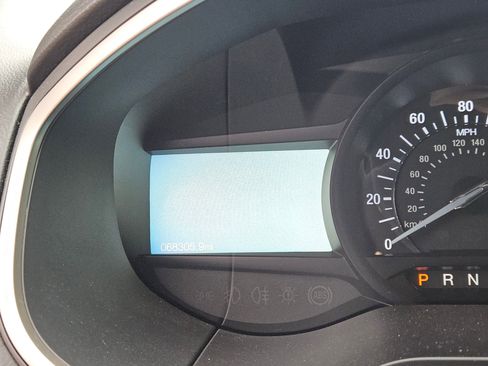 Used 2020 Ford Edge ST-Line w/ Cold Weather Package image 7