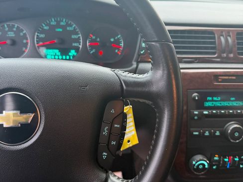 Used 2011 Chevrolet Impala LTZ image 19