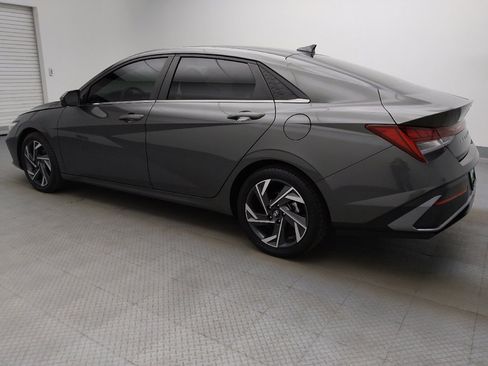 Used 2024 Hyundai Elantra Limited FWD image 3