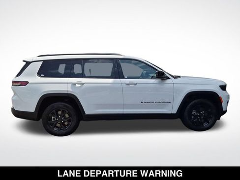 Used 2024 Jeep Grand Cherokee L Altitude RWD image 5