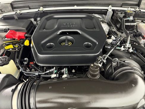 Used 2025 Jeep Wrangler Willys image 32