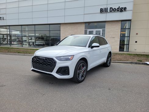 Used 2024 Audi Q5 e Premium Plus w/ Premium Plus Package AWD/4WD image 1
