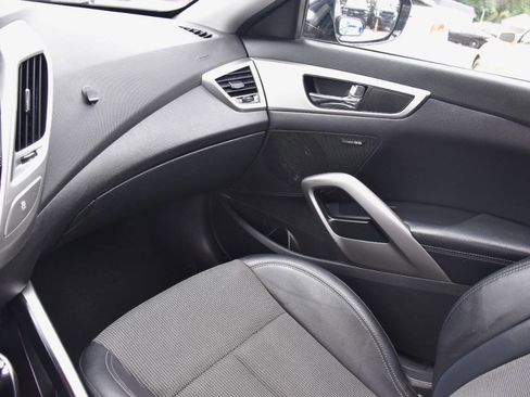 Used 2013 Hyundai Veloster Base 3dr Coupe DCT w/ Tech Pkg image 17
