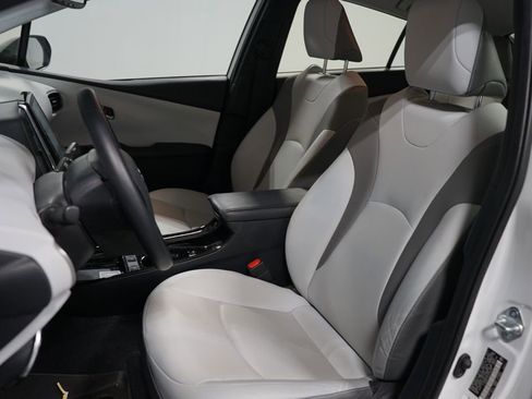 Used 2022 Toyota Prius Prime Limited FWD image 6