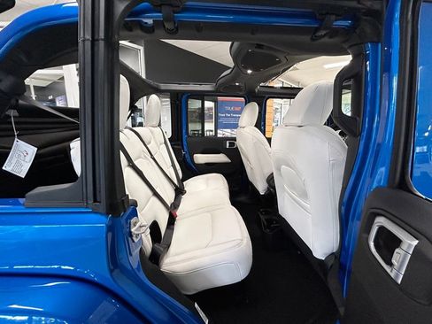 Used 2024 Jeep Wrangler Unlimited Sahara AWD/4WD image 22