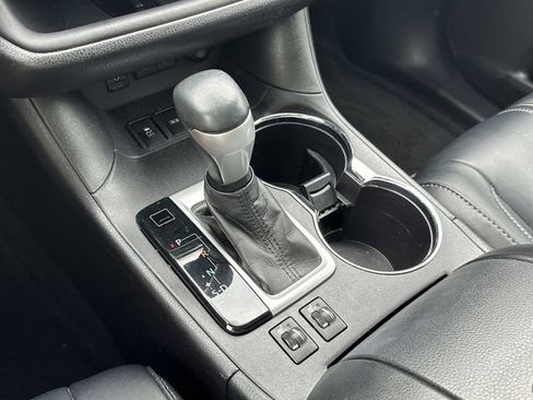 Used 2018 Toyota Highlander SE FWD image 33