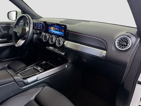 Used 2025 Mercedes-Benz GLB 250 image 30