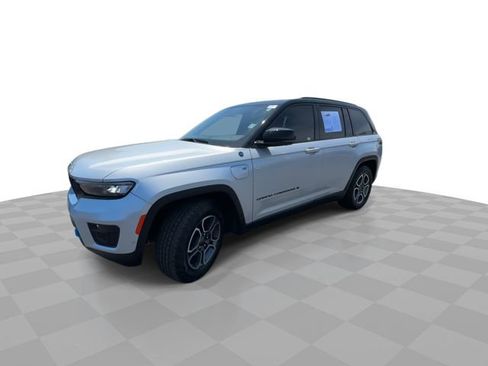 Used 2022 Jeep Grand Cherokee Trailhawk w/ Advanced Protech Group II AWD/4WD image 4