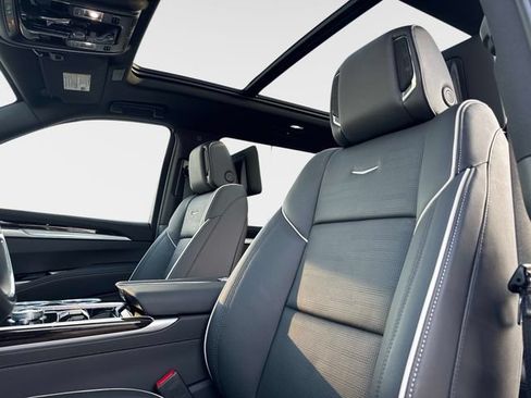 New 2026 Cadillac Escalade ESV Luxury w/ LPO, Floor Liner Package AWD/4WD image 21