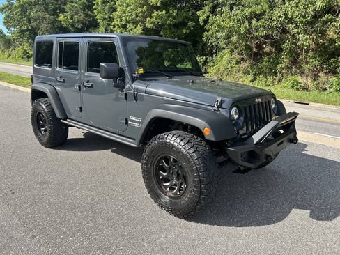 Used 2017 Jeep Wrangler Unlimited Sport w/ Quick Order Package 24S AWD/4WD image 10