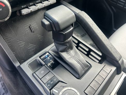 Certified 2025 Toyota Tacoma SR5 AWD/4WD image 23