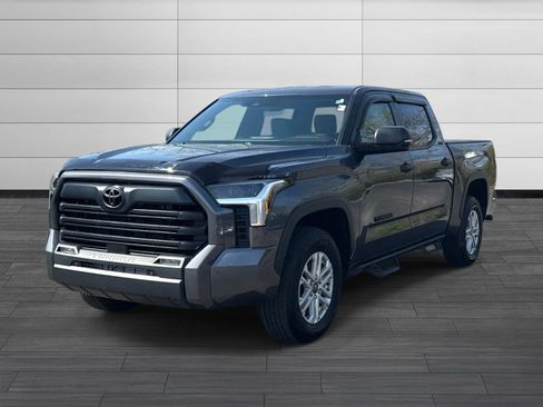 Used 2025 Toyota Tundra SR5 w/ SR5 Convenience Package AWD/4WD image 10