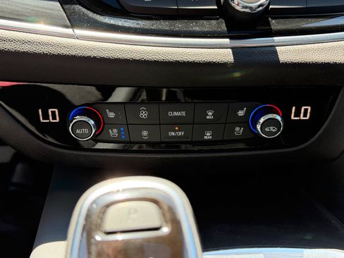 Used 2021 Buick Enclave Premium w/ Sun and Sites Package AWD/4WD image 15