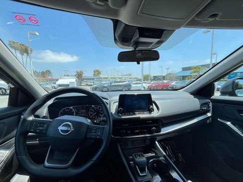 Used 2025 Nissan Rogue SV FWD image 35