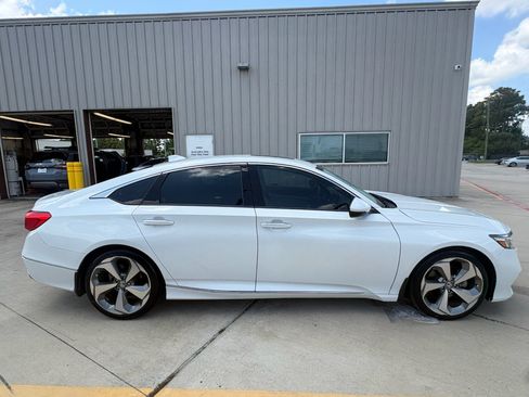Certified 2018 Honda Accord Touring image 9