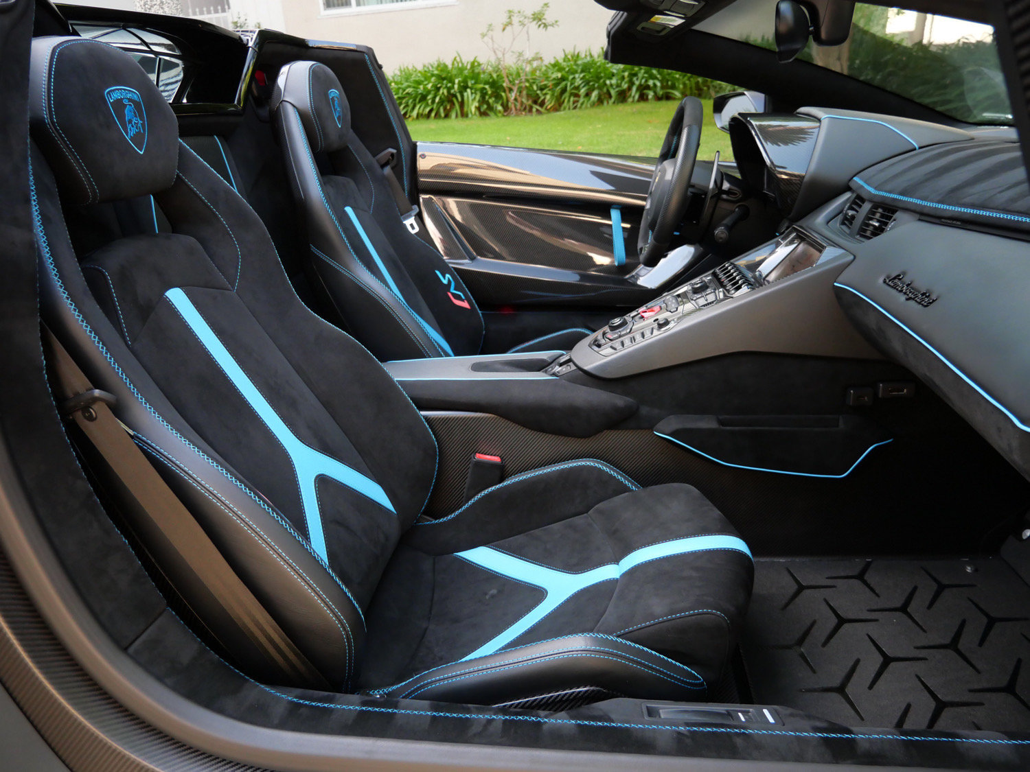 Used 2020 Lamborghini Aventador SVJ AWD/4WD image 8
