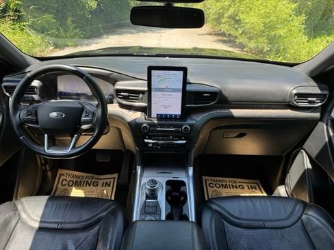 Used 2020 Ford Explorer Platinum w/ Premium Technology Package AWD/4WD image 23