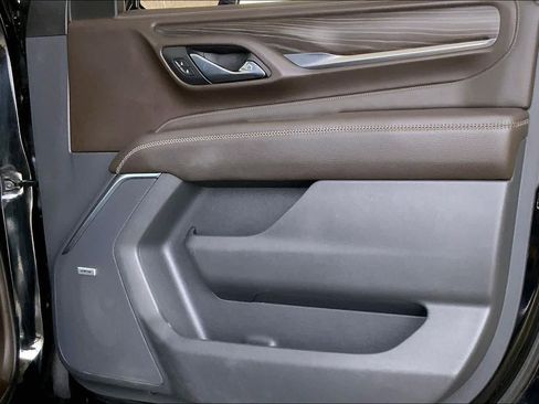 Used 2021 GMC Yukon XL Denali w/ Denali Premium Package image 23