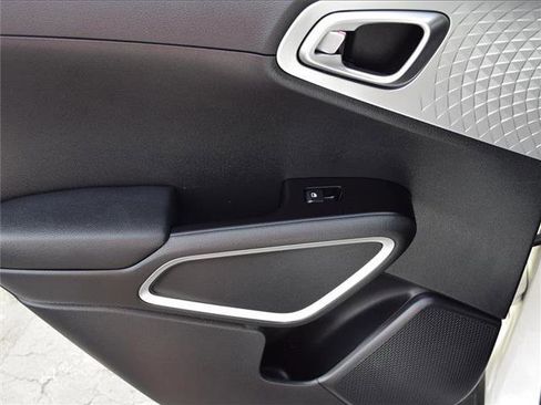 Used 2023 Kia Soul S image 30