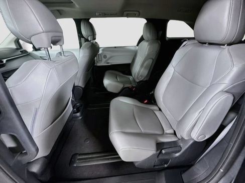 Certified 2025 Toyota Sienna XLE FWD image 26