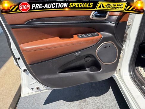 Used 2016 Jeep Grand Cherokee Summit w/ Platinum Series Group RWD image 32