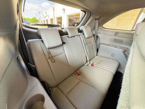 Used 2019 Toyota Highlander XLE FWD image 32